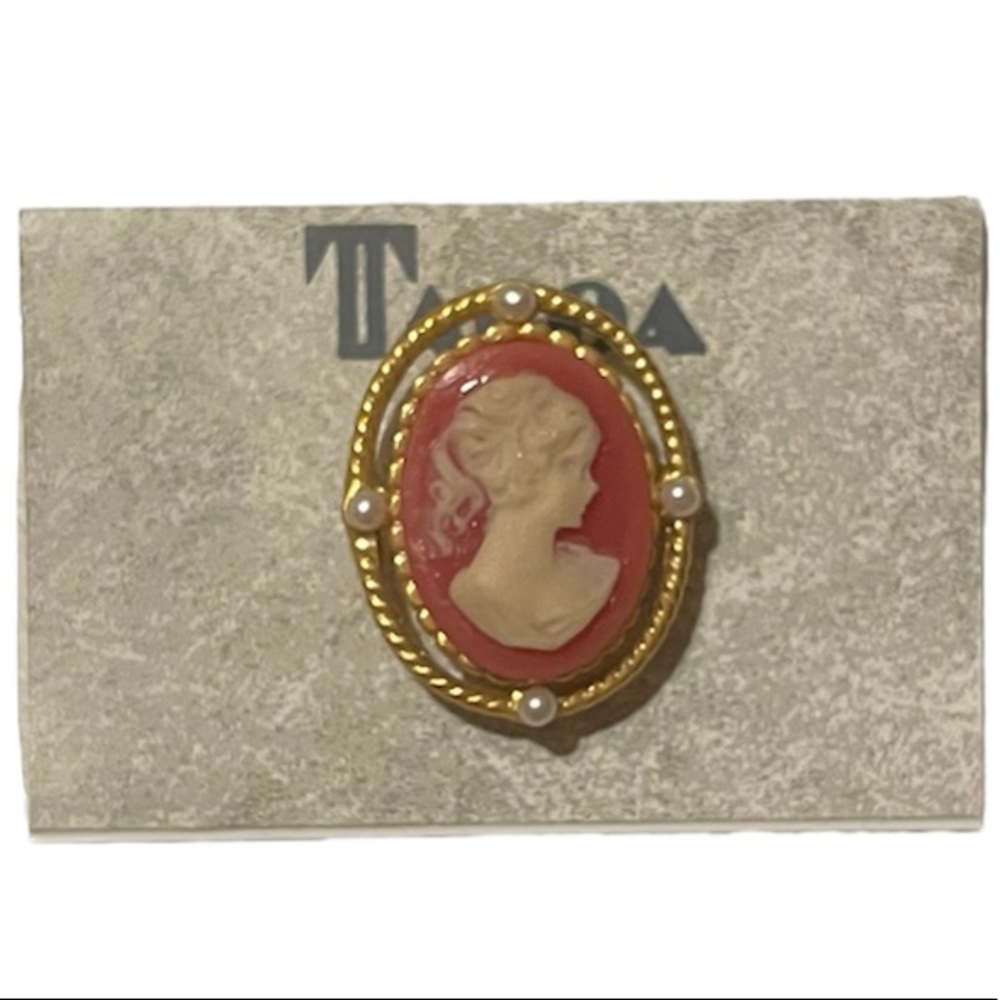 Cameo and Pearl Brooch Romantic Victorian Cottagecore Fleur De Lis Style Pin - Picture 5 of 5